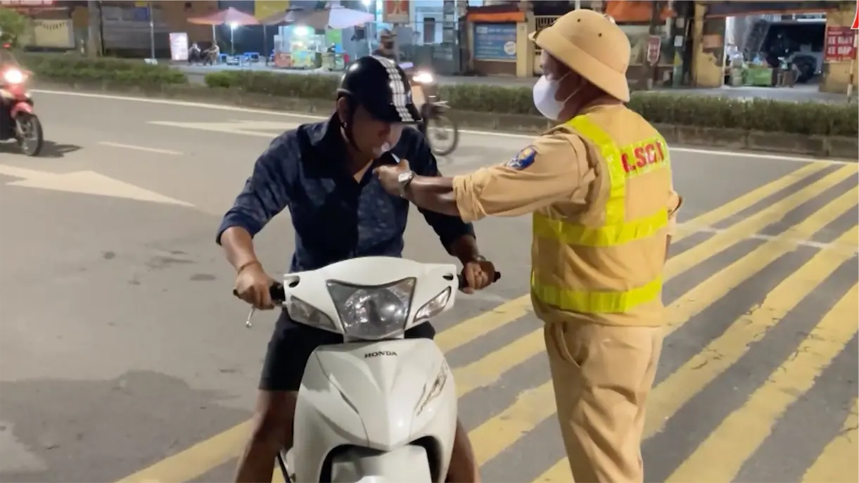 Nhiều người vi phạm nồng độ cồn vẫn điều khiển phương tiện